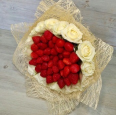 Букеты с клубникой