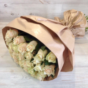 Букет из 29 кремовых роз (70см)