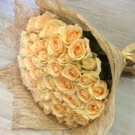 Превью Букет из 51 кремовой розы (50см)