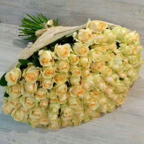 Букет из 101 кремовой розы (70см)