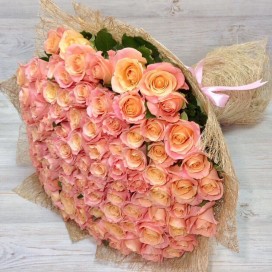 Превью Букет из 101 персиковой розы (70см)