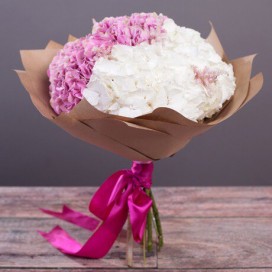 Превью Букет из 3 нежных гортензий