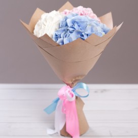 Превью Букет из 3 разноцветных гортензий