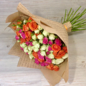 Букет из 29 необыкновенных кустовых роз