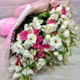 Превью Букет роз с эустомой