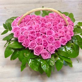 Превью Сердце из 51 розовой розы