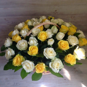 Корзина из 51 желтой розы