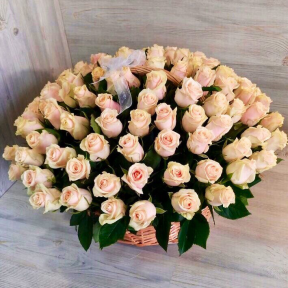 Корзина из 101 кремовой розы
