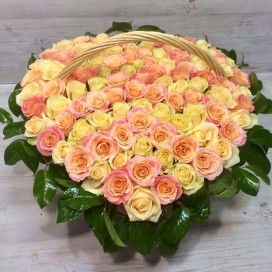 Превью Корзина из 101 нежной розы в виде сердца