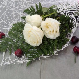 Превью Букет из 3-х белых роз