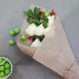 Превью Букет из 5-х белых роз (Лён)