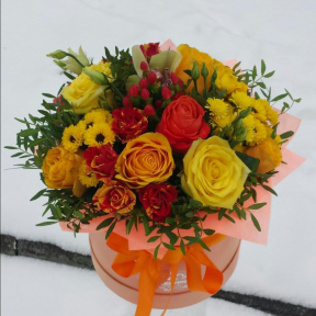 Букет в шляпной коробке «Ты опять со мной, подруга Осень»