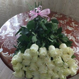 Превью Букет из 35 белых роз Мондиаль