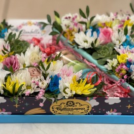 Превью Букет цветов c макарунами